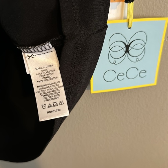 CeCe Women's Short Sleeve V-Neck Mixed Media Top - Picture 6 of 7